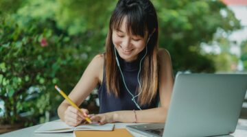 taking creative nonfiction courses online